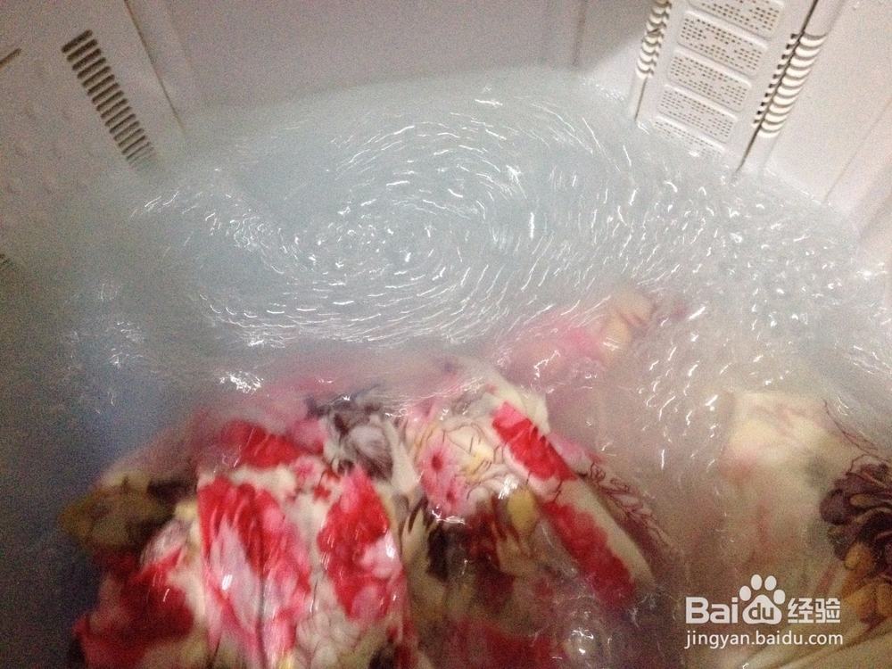 用洗衣机洗衣服的时候可以把香皂作为洗衣液使用