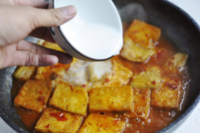 五花肉焖煎豆腐