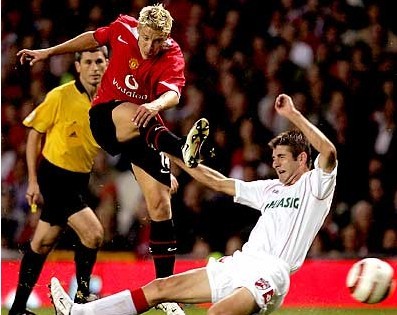 四种足球颠球练习方法