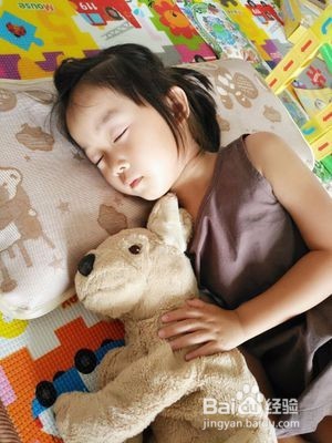 宝宝偏头丑掉渣,漂亮妈妈有妙方