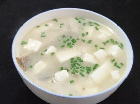如何做出美味的鲫鱼豆腐汤？