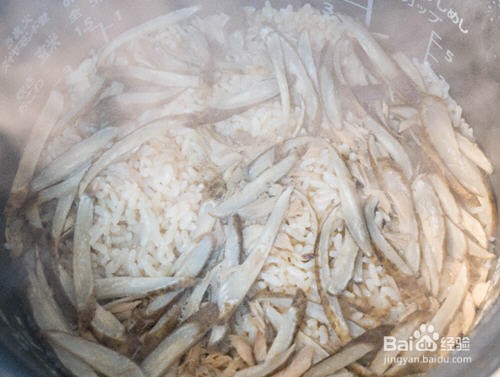 电饭锅做鲔鱼牛蒡炊饭