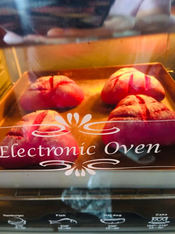 火龙果麻薯坚果软欧包