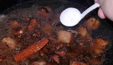 怎岩做香菇焖排骨