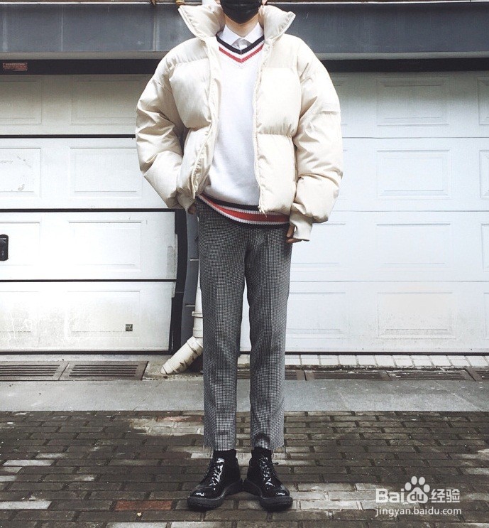 男生面包服搭什么裤子