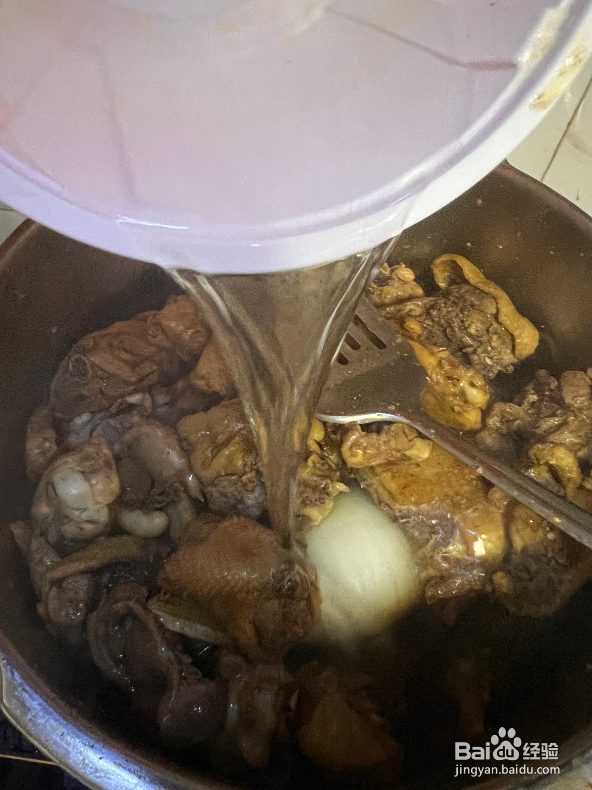 小鸡炖蘑菇香晕了的做法