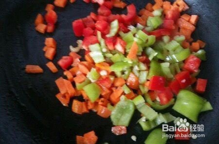 色彩丰富营养均衡的菠萝炒饭