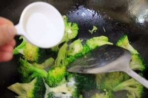 食补养生鲍汁西兰花炒虾仁的做法