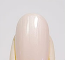 彩绘美甲如此制造，粉嫩您的指甲