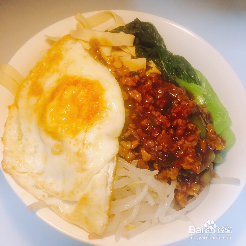 超级过瘾的肉酱煎蛋米线