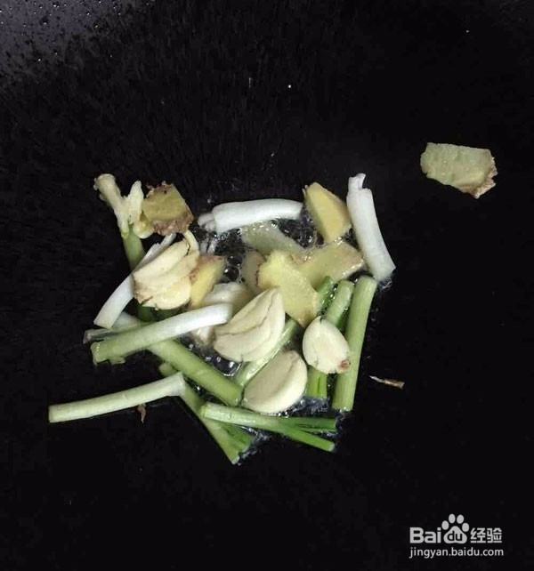 土豆怎么焖排骨？——土豆焖排骨的做法