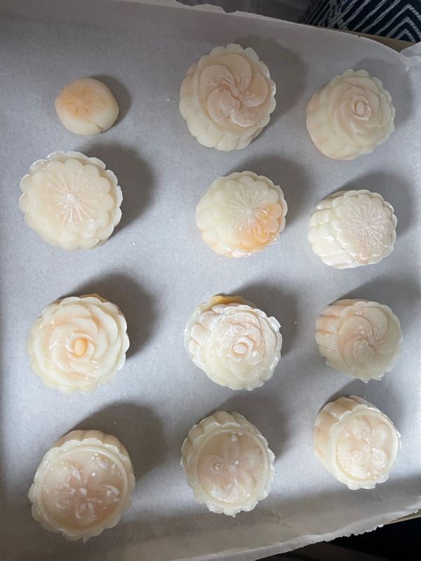 奶黄馅冰皮月饼