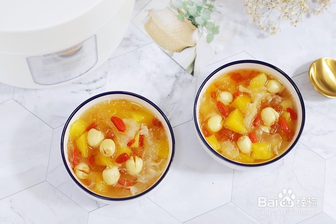 桃胶凤梨银耳甜汤的做法