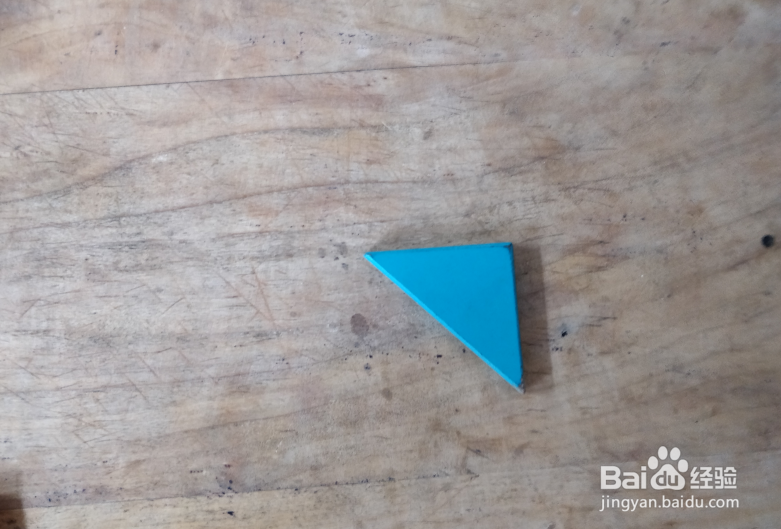 用七巧板怎样拼一只低着头的鸟儿？