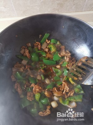 中西合璧快手青椒肉丝意面