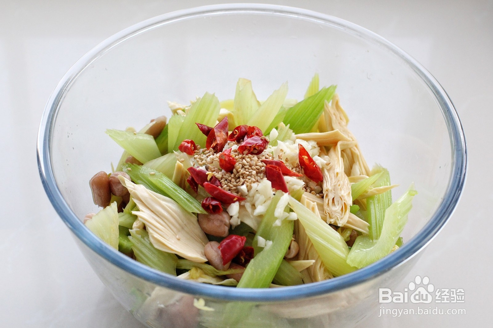 西芹腐竹拌花生怎么做?