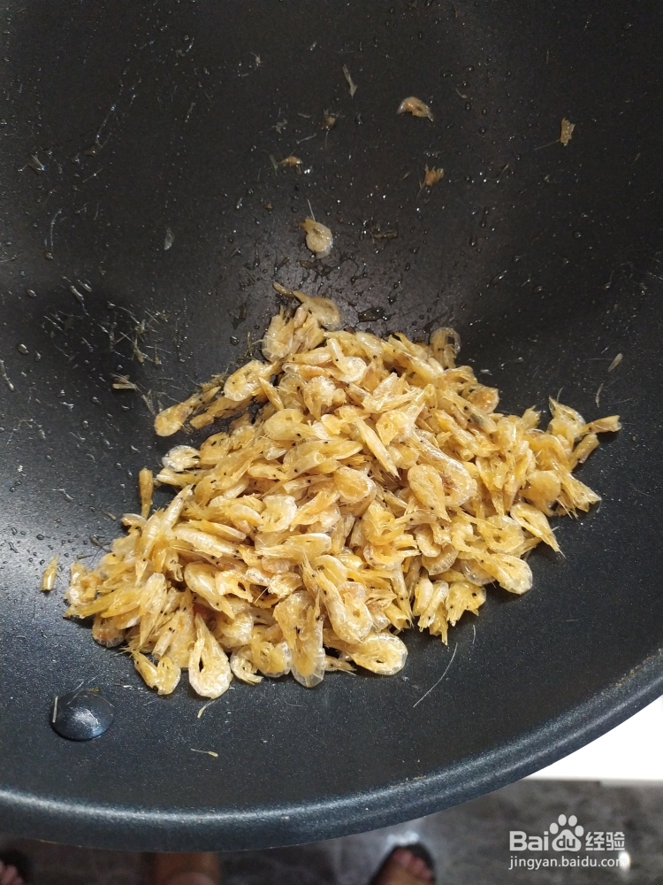 味美鲜香的凉拌虾皮香菜