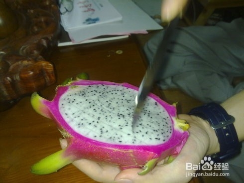 怎么样吃火龙果更方便的小窍门