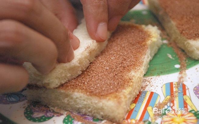 用切片面包制作肉桂卷