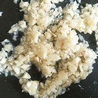 如何制作美味的蒜蓉芝士焗口蘑