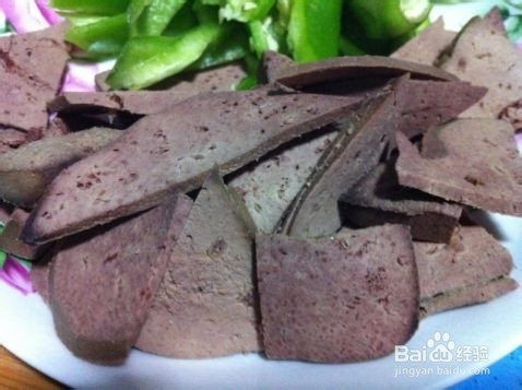 胡萝卜猪肝煲的做法