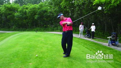 高尔夫球如何避免挥杆变形带来失误