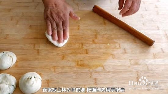 如何自己制作好吃的葱油饼