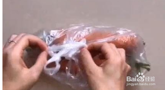 手链活结打法一拉收紧