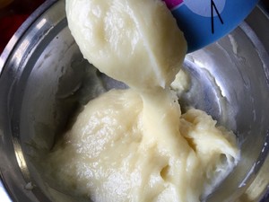 做糯米糍粑放热水还是冷水好