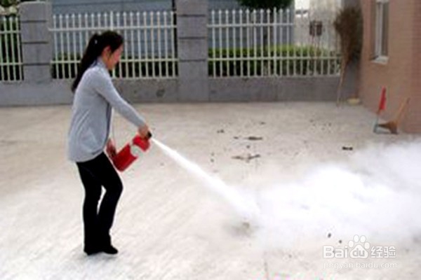 使用干粉ABC灭火器的注意事项有哪些？