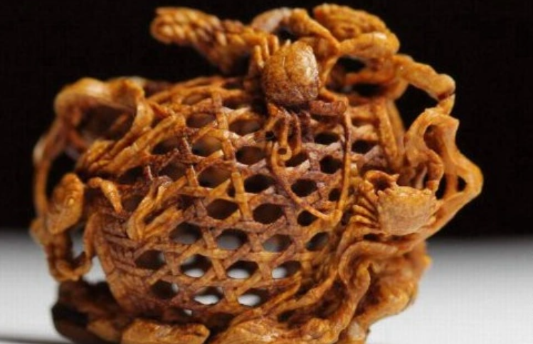 桃核是怎样一环一环的套在一起的