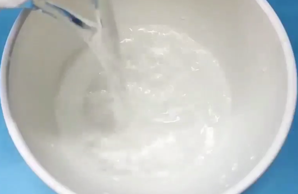 雪地靴上有水渍怎么办
