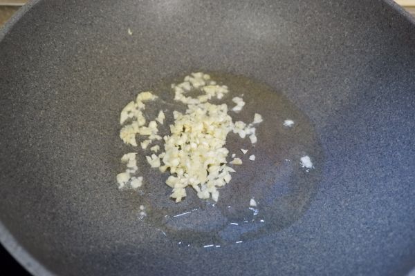 蒜香魔芋蒸秋葵