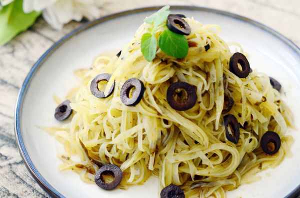 橄榄菜凉拌脆口土豆丝