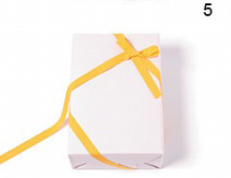 怎样包装礼物之4、基本的双斜线形丝带系法