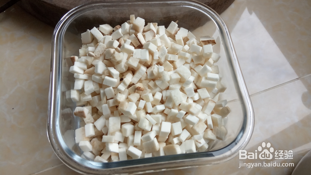 看完就会的杏鲍菇莴笋丁拌饭