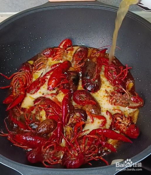 红里透亮的麻辣小龙虾的做法