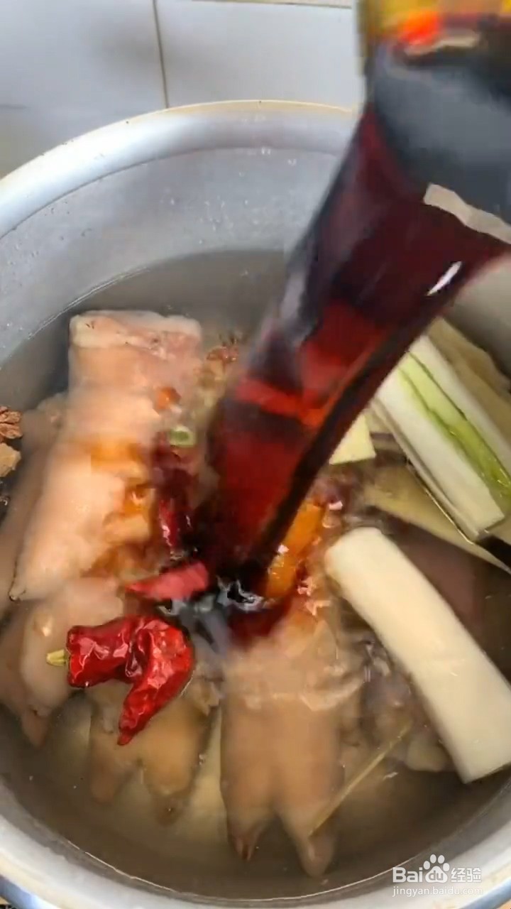 如何制作美味的家常酱猪蹄
