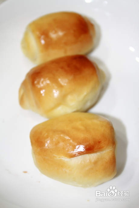 春游方便携带的脆皮肠小面包