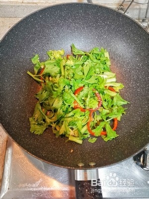 鸡胸肉新吃法孜然芹菜彩椒炒鸡胸肉