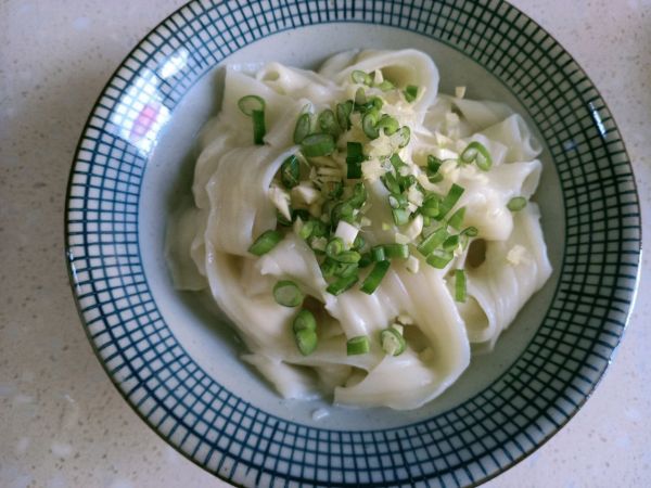 一碗特色油泼面