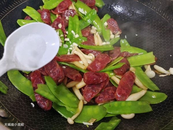 荷兰豆白玉菇炒腊肠