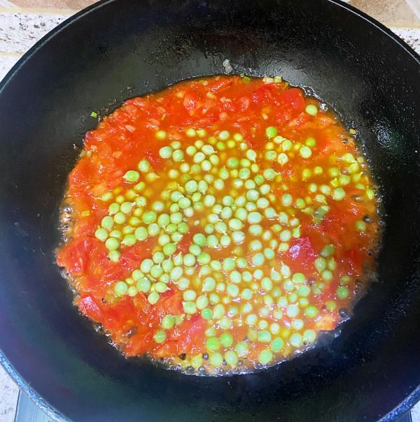 西红柿鸡蛋焖豌豆