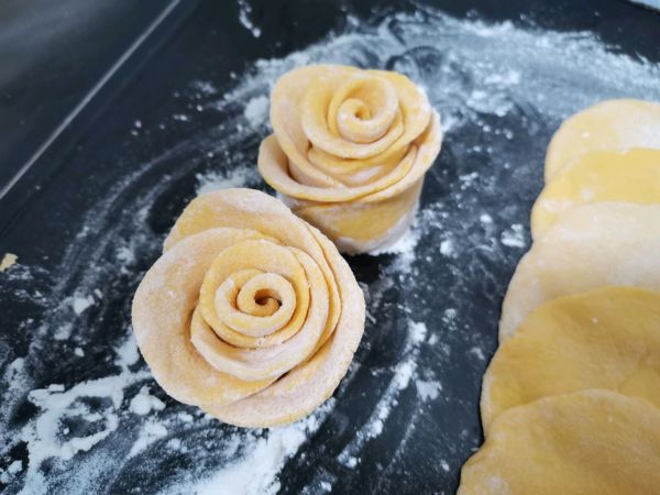 七彩玫瑰花馒头