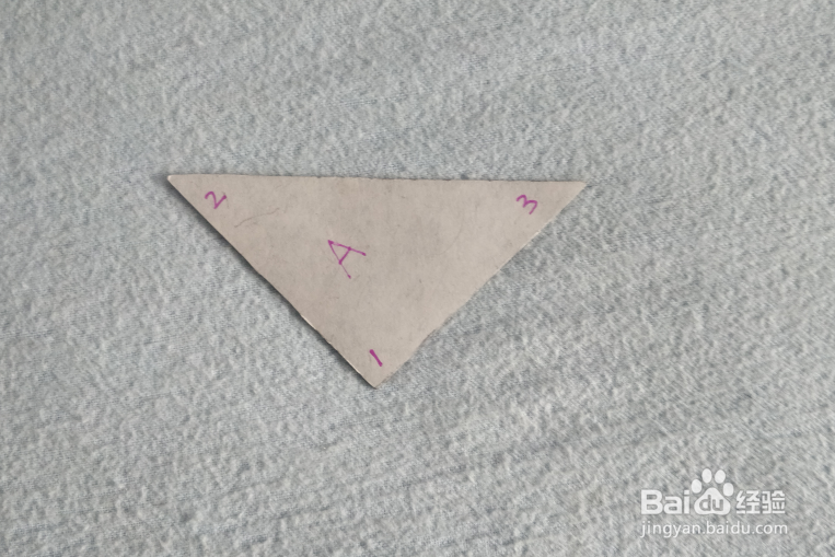 用七巧板怎样拼一个开摩托艇的游客