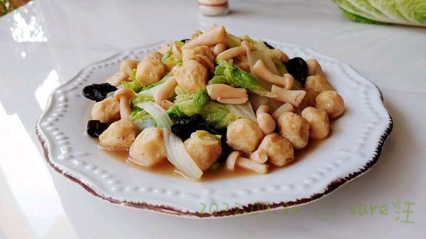菌菇白菜焖鱼丸