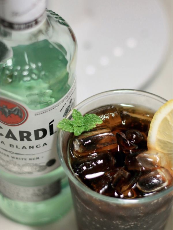 鸡尾酒调百加得