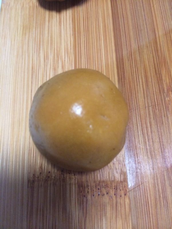 广式蛋黄莲蓉月饼
