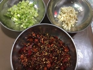 水煮肉片【家庭版做法如下】