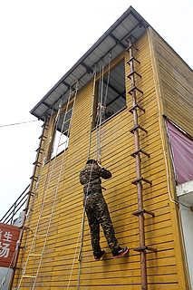 逃生绳梯如何安装